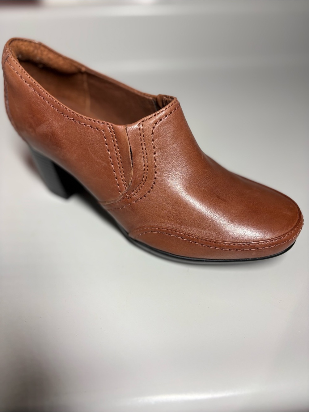 Clarks Women's Brown Leather Slip-On Moccasins Size 8